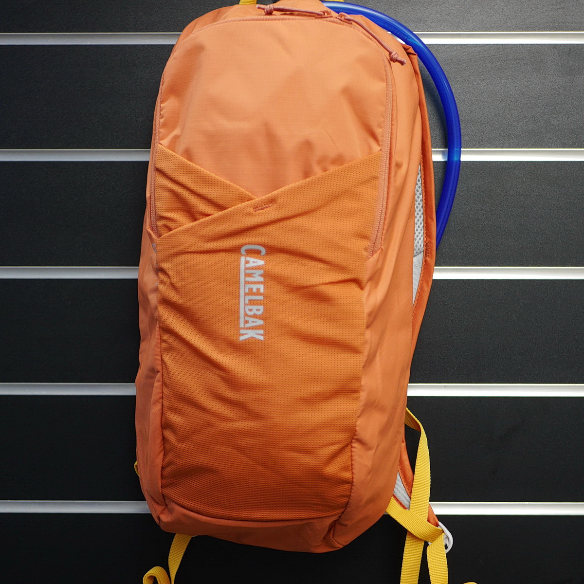 Plecak z systemem nawadniania CAMELBAK Arete 14l ginger / golden rod + bukłak CRUX 1.5l ALL