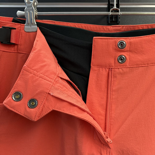 SCOTT Shorts W's Trail Flow w/pad | damskie szorty / spodenki rowerowe | + wewnętrzne spodenki z wkładką | MTB / ENDURO | astro red