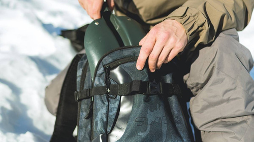 NITRO Slash 25 PRO 2025 | plecak snowboard / splitboard | usztywniaczem i mocowaniem na kask | kompatybilny z bukłakiem i protektorem KOROYD | raven