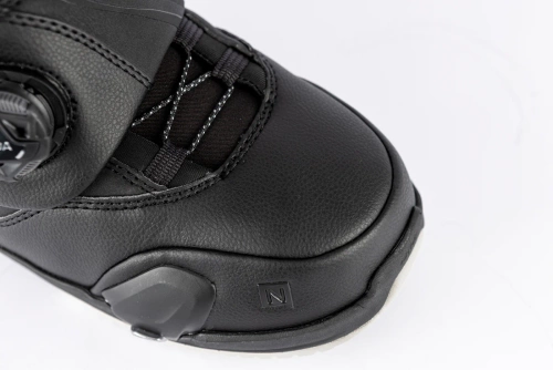 NITRO Step On ® + Cave TLS 2026: women's snowboard bindings + boots | HEAT Modlable | BOA ® | The Ultimate Fit & Convenient Interface | white & black