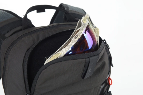 NITRO Rover 14 2026 | plecak snowboard / splitboard / rower | 760g! | z usztywniaczem i mocowaniem na kask | kompatybilny z bukłakiem i protektorem KOROYD | raven