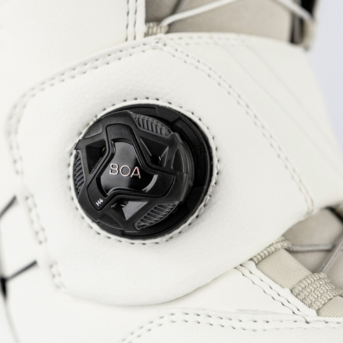 NITRO Step On ® + Cave TLS 2026: women's snowboard bindings + boots | HEAT Modlable | BOA ® | The Ultimate Fit & Convenient Interface | white & white