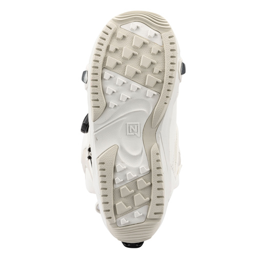 NITRO Step On ® + Cave TLS 2026: women's snowboard bindings + boots | HEAT Modlable | BOA ® | The Ultimate Fit & Convenient Interface | white & white